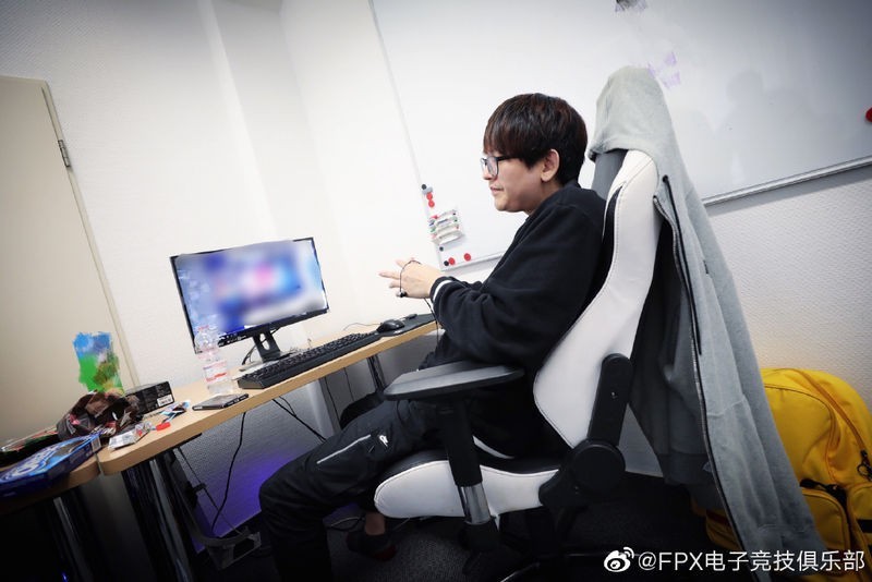 关于Karsa迎来七赛季高光表现，DWG球迷沸腾！的信息